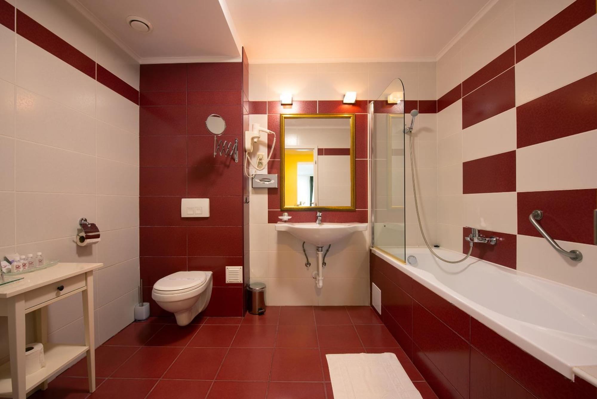 Calimbra Wellness Hotel Superior ميسكولك المظهر الخارجي الصورة