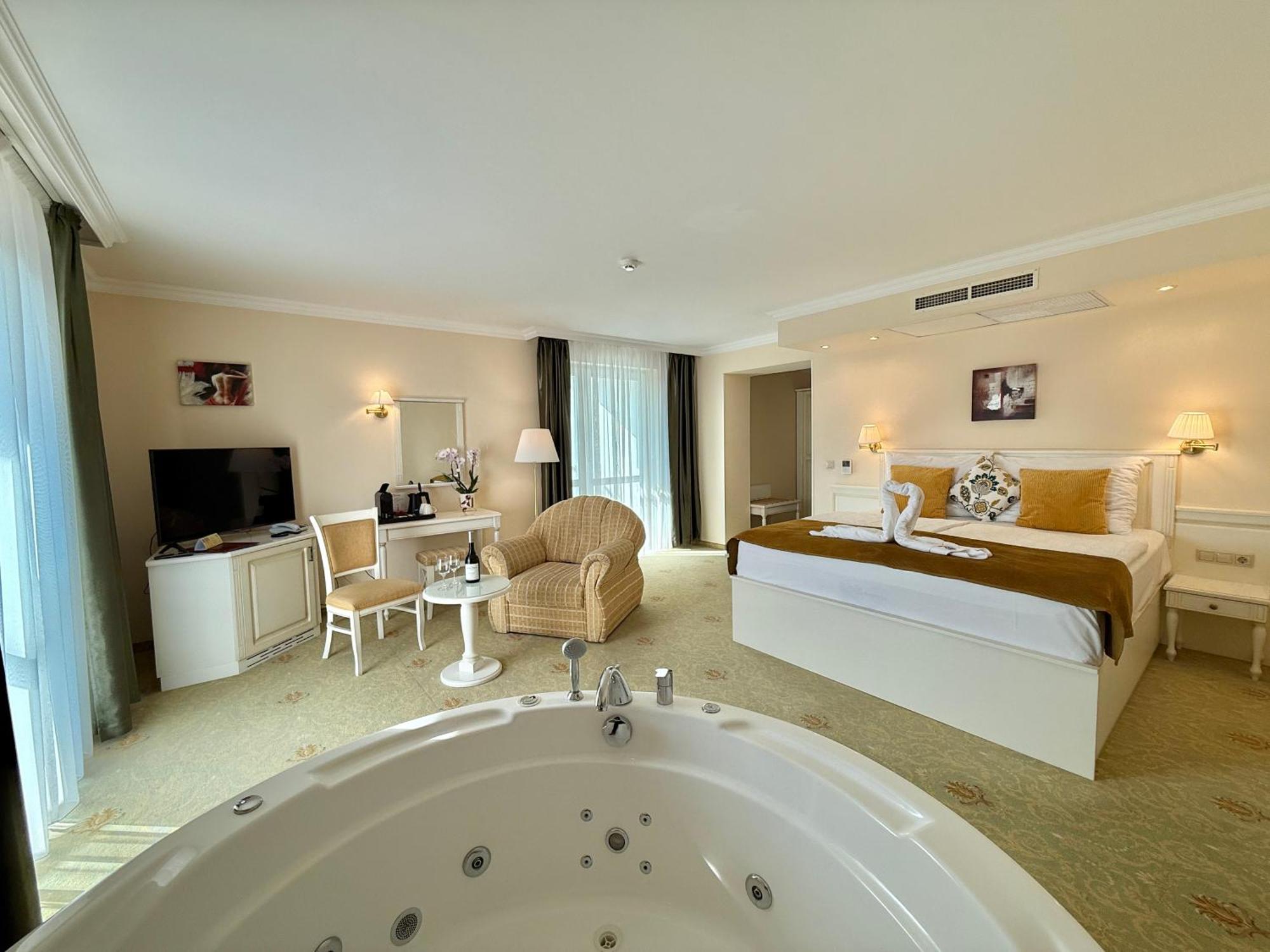 Calimbra Wellness Hotel Superior ميسكولك المظهر الخارجي الصورة